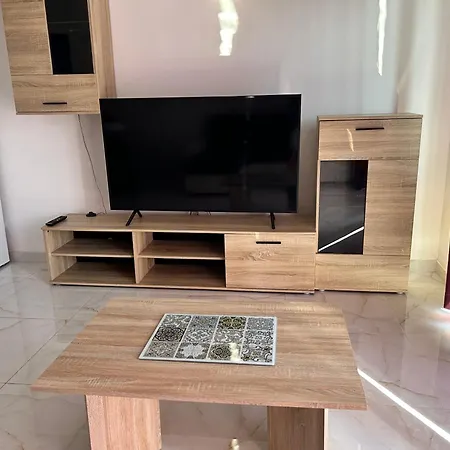 Cardin Court Apartman