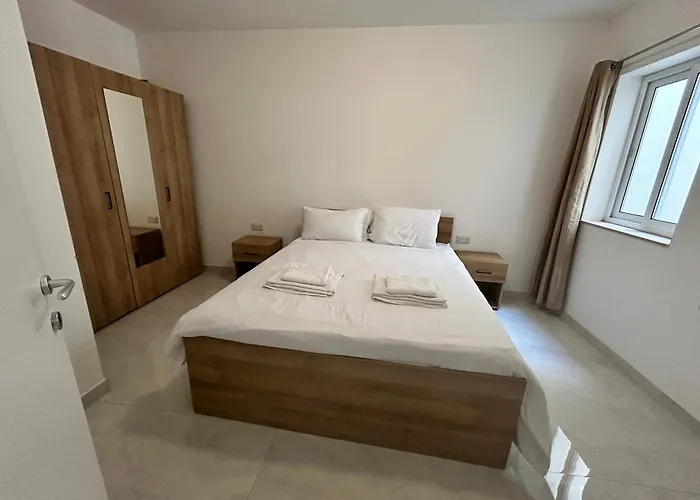 Apartament Cardin Court *